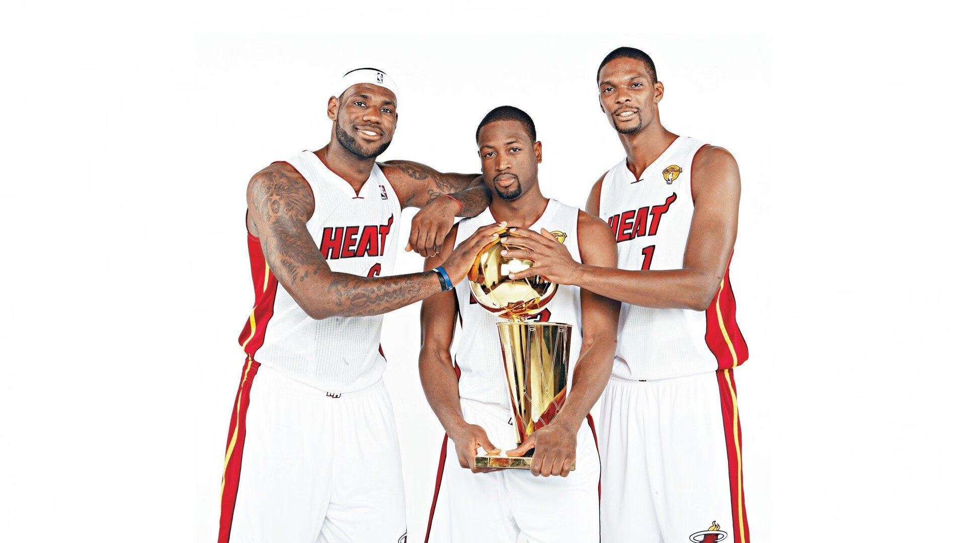 莱万多夫斯基巅峰对决，Faker与90激战巴塞罗那分钟，挺进下一轮胜负难料！